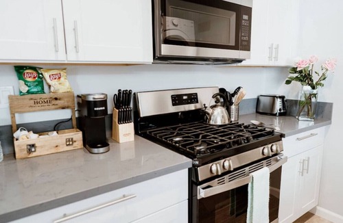 NoHo Arts District Villa | FIFA World Cup: NEWLY RENOVATED 2-BEDROOM TOWNHOUSE WITH PRIVATE ROOFTOP DECK REMODELED IN 2022 (p30)