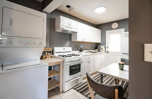 NoHo Arts District House | FIFA World Cup: RENOVATED 1BR HOME with PRIVATE FENCED PATIO in NOHO ARTS DISTRICT p21
