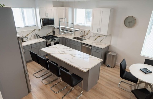 NoHo Arts District Villa | FIFA World Cup: SLEEK MODERN 3BR HOME in NOHO BUILT 2023 w/GARAGE, FENCED PATIO, EV-CHARGER p65