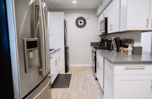 NoHo Arts District Villa | FIFA World Cup: TRANQUIL NOHO GEM: RENOVATED 2BR TOWNHOME w/PRIVATE FENCED PATIO & PARKING p29