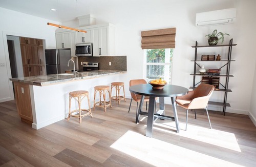 Fig Garden Apartment | Fig Studio Studio apartment walking distance from Fig Garden Village.