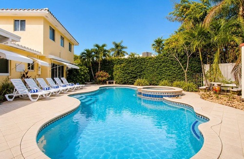 Downtown Hollywood Villa | First-Class Villa in Hollywood Lakes Heated Pool