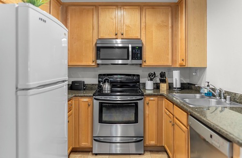 Corona Apartment | First floor 1BR condo with patio, king bed, pool and gym access.