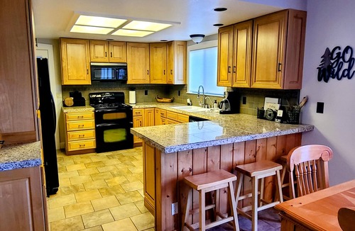 Glencoe House | Forest View Cabin - 4 BR, Family & Pet-Friendly, AC, Game Area, & Close Hiking