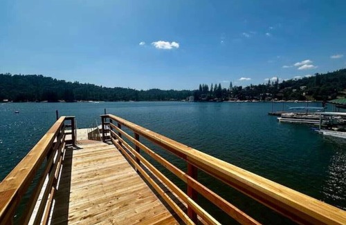 Bass Lake Cabin | Fox Cabin - Lakefront Property-Hot Tub-Sleeps 4
