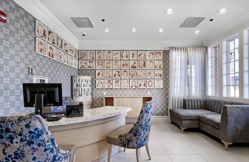 Downtown San Francisco Hotel | Free Breakfast Room, Heated Rooftop Pool Access Near AT&T Park