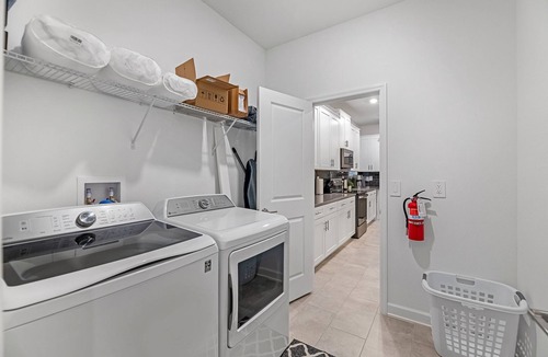 Four Corners House | FREE POOL HEAT - Gated Resort Home & Near ALL Theme Parks