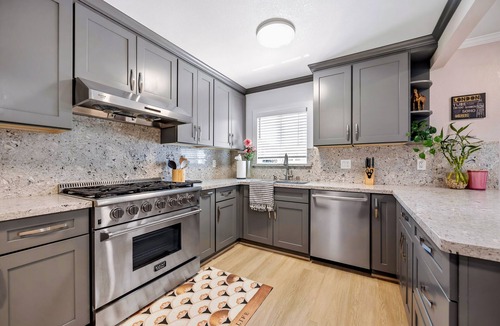 Davis Tract House | Fresh 3BR East Bay Home near OAK 2 Parking Spots