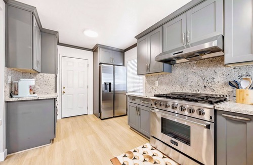 Davis Tract House | Fresh 3BR East Bay Home near OAK 2 Parking Spots