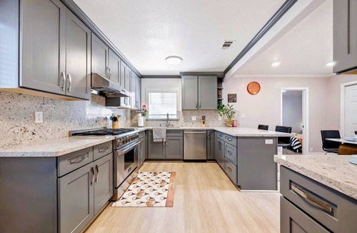 Davis Tract House | Fresh 3BR East Bay Home near OAK 2 Parking Spots