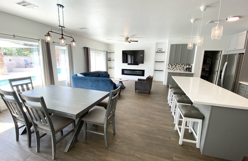 Paradise House | Fresh 4 bedroom pool jacuzzi close to the Strip