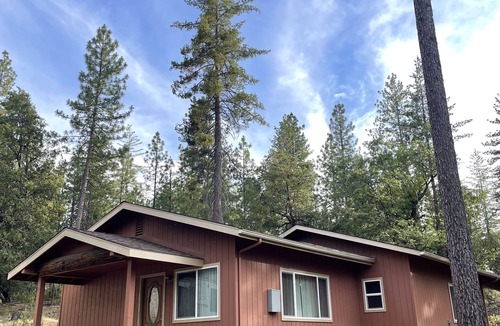 Coulterville House | Full house near Yosemite National Park, with spacious rooms and Mountain views.