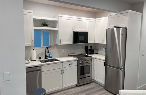 Nob Hill Apartment | Fully remodeled 2 bedroom/2 bath with a cozy backyard