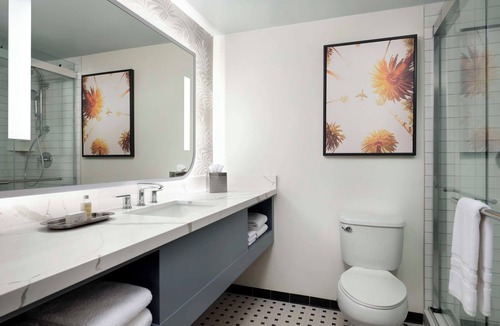 Los Angeles Hotel | Fully Renovated Hotel Near LAX | 2 Spacious Two Queens, Free Shuttle, Pool, Gym!