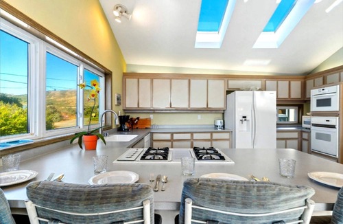 Salmon Creek House | Fun-in-the-Sun! Bodega Bay Playcation~Walk2Beach/WiFi/Sauna~Ocean Oasis