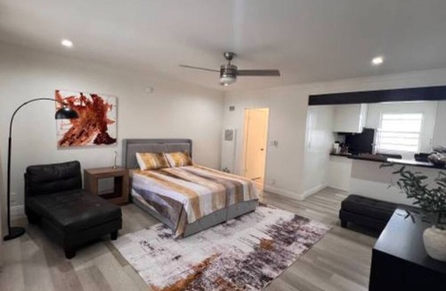 Hollywood House | FURNISHED STUDIO @ PRIME HOLLYWOOD -HOLLYWOOD