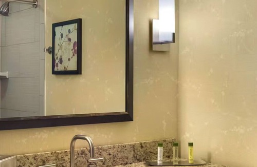 Little Tokyo Hotel | Garden View Stay: Walkable to Union Station & Walt Disney Hall – Great Value