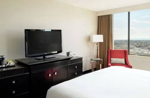 Little Tokyo Hotel | Garden View Stay by LA’s Top Attractions – Near Union Station – Best City Access
