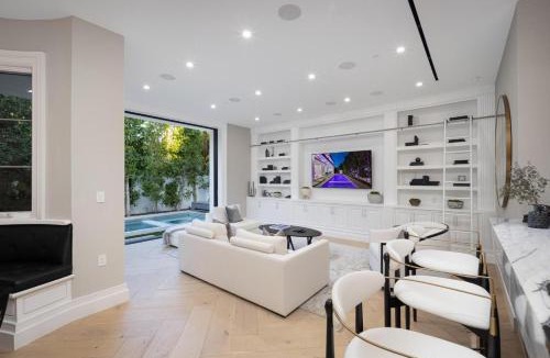 Melrose Villa | Gardner Modern
