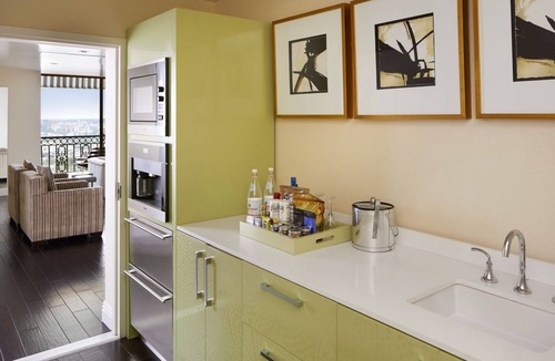 Norma Triangle Hotel | Gate One Bedroom Suite at The London West Hollywood, Free Breakfast