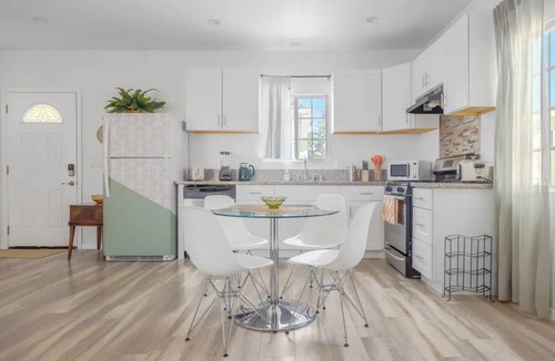 Atwater Village House | Gated 2BD/2BA Designer Home w/Parking・Yard・Family Park・DTLA & FIFA & Silverlake