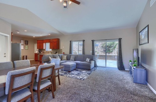 Ahwahnee Villa | Gated Villa Near Bass Lake, Oakhurst, Mariposa, Yosemite with HotTub, EV Charger