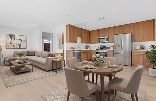Inglewood House | Gated World Cup Compound 3 Homes Walk to SoFi Sleeps 20 Parking 8+