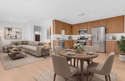 Inglewood House | Gated World Cup Compound 3 Homes Walk to SoFi Sleeps 20 Parking 8+