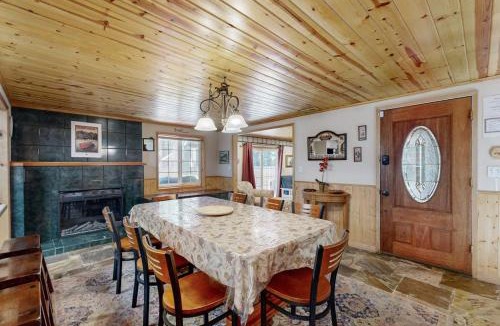 Black Bart House | Get outside and play in South Lake Tahoe - minutes to Heavenly & lake