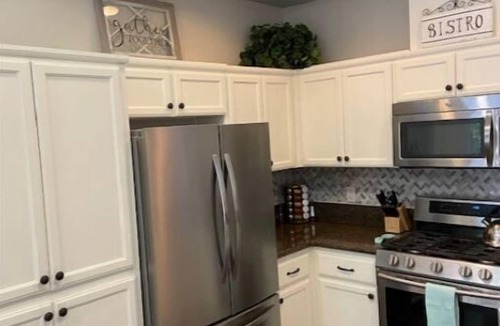 Shaver Lake Condo | GG’s Chalet is a 6-bedroom, 4-bath retreat - pool table and perfect for groups.