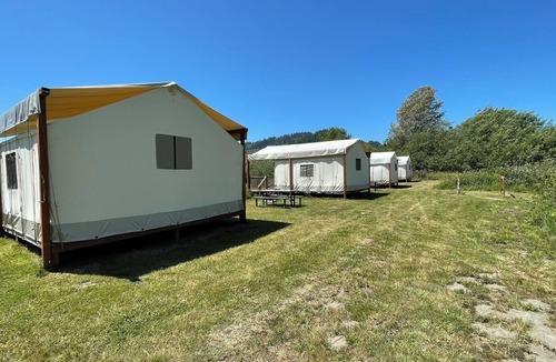 Klamath Cabin | Glamping tent on the river.