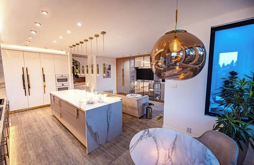 Hollywood Hills Villa | Glencoe -An Ultra Contemporary Home with Jaw-dropping City Views