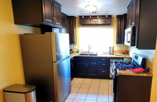 Stockton House | Golden Hill 2 bedroom with Hot Tub and Outdoor Shower! Stay for 30 days!