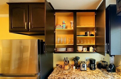 Stockton House | Golden Hill 2 bedroom with Hot Tub and Outdoor Shower! Stay for 30 days!