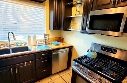Stockton House | Golden Hill 2 bedroom with Hot Tub and Outdoor Shower! Stay for 30 days!