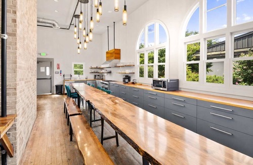 Stockton Hotel | Good Life Sanctuary 4BR + Deck | VIP Retreat Hub