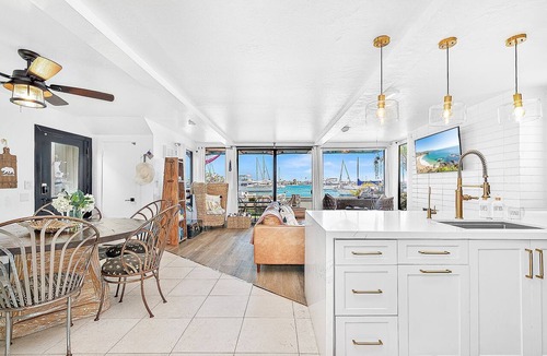 Balboa Island House | Gorgeous Balboa Island Home, Right on the Bayfront
