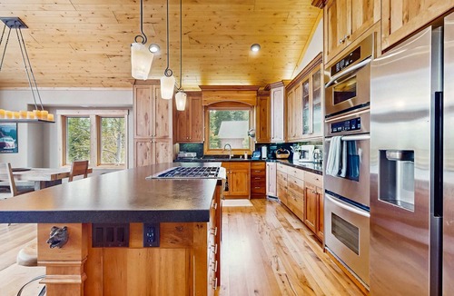 Truckee House | Gorgeous dog-friendly home with private hot tub, shared pool & mountain views