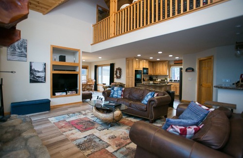 Country Club Estates House | Gorgeous Mountain House with Lots of Amenities