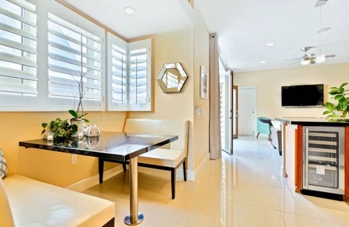 Beach Barber Tract House | Great La Jolla Home/Steps to Sand/Parking/A/C/Fast Wifi