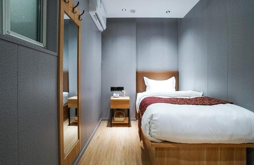 Baoshan Hotel | Green Alliance Baoshan Shanghai University Qihua Road Metro Station