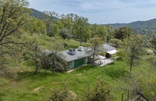 Oakhurst Villa | Green Meadows at Sky Ranch, 13 miles from Yosemite