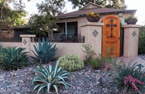 Visalia House | Group Retreat with Hot Tub and Studio