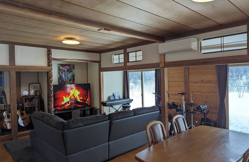 Myoko Cabin | Groups Welcome! Spacious 10-Guest Lodge in the heart of Myoko