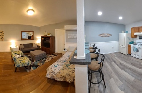 Visalia Apartment | Guesthouse/apartment 5 minutes from Hospital, convenient center, and freeway