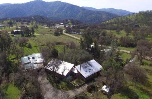 Dunlap House | Guesthouse Near Sequoia & Kings Canyon Parks