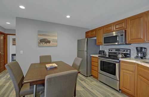 Avalon Condo | H246: Modern 2B|2B Villa WITH VIEWS FROM ALL ROOMS + 6 seater cart + 14 steps!