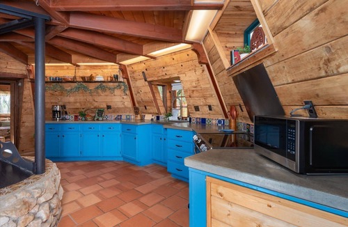 Coarsegold Cabin | Halfling House w/hot tub/firepit/more!