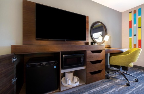 Marina Hotel | Hampton Inn & Suites Marina
