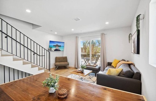 Hollywood Condo | Heart of LA: Your Perfect Hollywood Stay